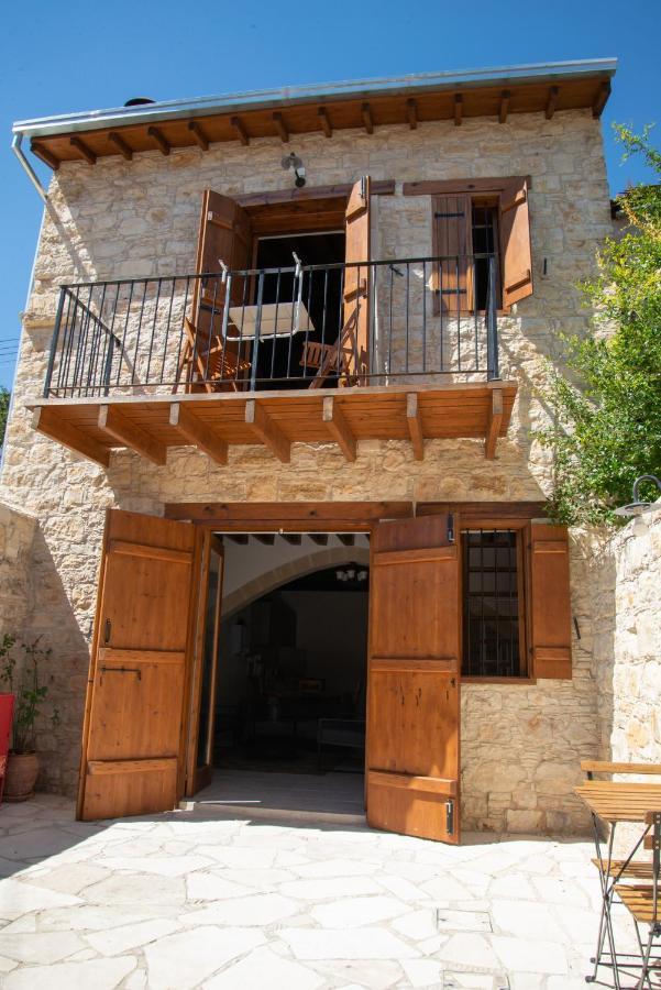 Cleo'S Inn Lofou Exterior foto